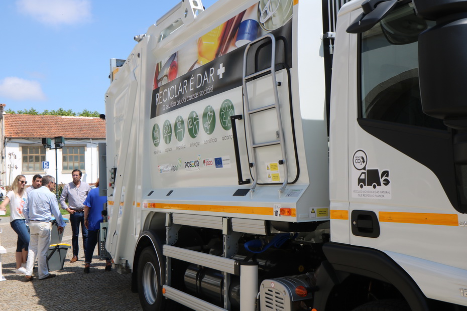 Autarquia recebe viatura da LIPOR para recolha seletiva de resíduos recicláveis #7