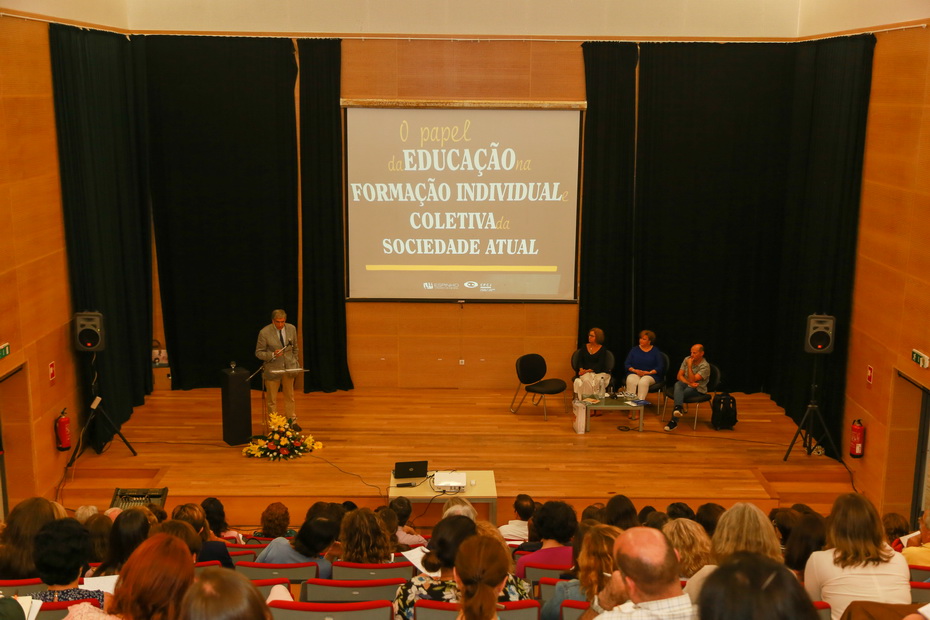 Conferência 'O Papel da Educação (...)' #10