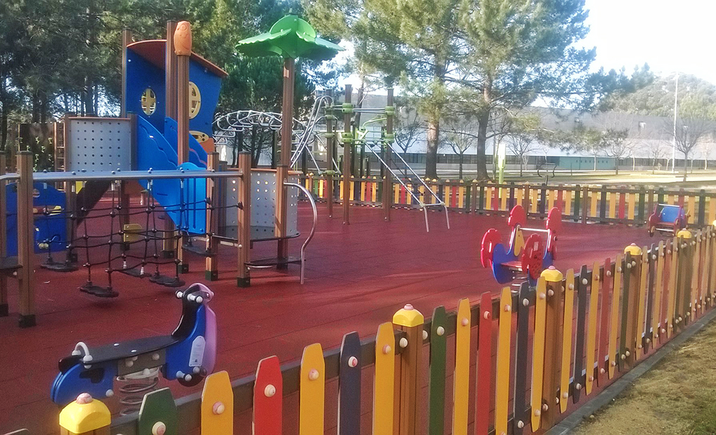 Parque infantil instalado junto ao Parque da Cidade #5
